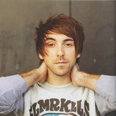 Alex Gaskarth- Wiki, Age, Height, Net Worth, Girlfriend, Ethnicity