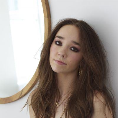 Holly Taylor- Wiki, Biography, Age, Height, Net Worth, Boyfriend